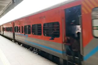 Dibrugarh-Lalgarh Avadh-Assam Express, डिब्रूगढ़-लालगढ़ अवध-असम एक्सप्रेस एलएचबी कोच की सुविधा