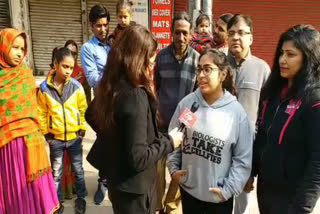 Youth cast votes for the first time in Karol Bagh in delhi