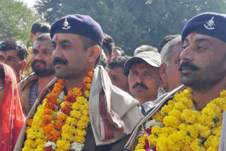 Two army personnel retired of Khizdiya village Jamnagar district, village people organized a retired ceremony