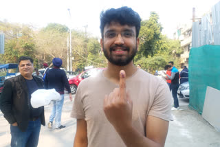 Akshay voted for the first time in delhi elections 2020