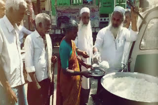 muslim brothers are offering free meals to the poor in kadapa