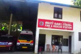 AMBULANCE  latest idukki  ഇന്‍ഷുറന്‍സ് പുതുക്കിയില്ല;അടിമാലി ഫയര്‍ഫോഴ്‌സ്‌ ആംബുലന്‍സ്‌ ഓഫീസ് സമുച്ചയത്തില്‍ വിശ്രമത്തില്‍