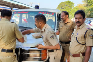 ഡാൻസാഫ് സ്ക്വാഡ്  ഷിജു എബ്രഹാം  നർകോട്ടിക് സെൽ ഡിവൈഎസ്‌പി ബാബു തോമസ്  ഒലവക്കോട് ജങ്ഷൻ റെയിൽവേ സ്റ്റേഷൻ  ഒലവക്കോട് റെയിൽവേ സ്റ്റേഷൻ  ഒലവക്കോട്  രണ്ട് കിലോ കഞ്ചാവ് ഉപേക്ഷിച്ച നിലയിൽ  പാലക്കാട് കഞ്ചാവ്  കഞ്ചാവ്  Two kilogram ganja  ganja near Olavakkode railway station  Olavakkode railway station  ganja left found  ganja abandoned palakkad  palakkad ganja