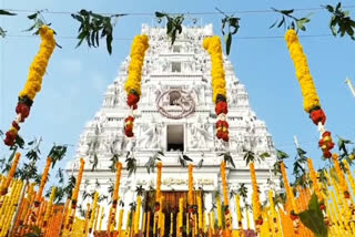 crowd of devotees at annavaram temple in east godavari