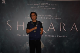 Women Angri on Vidhu Vinod Chopra during Special Screening Of film Shikara