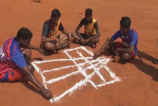 exciting-college-gentlemen-in-traditional-sports-competitions