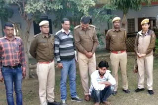 accused of threatening dealer arrested, लूट का आरोपी गिरफ्तार