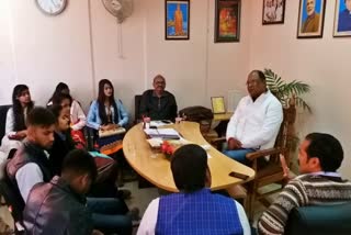 Student union meets deputy mayor for basic facilities in colleges in ranch