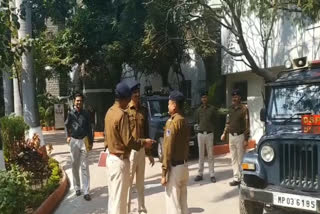 Four constables suspended in the case of the accused absconding while being taken to Indore