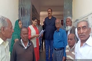 Pensioners' Union submitted a memorandum to the CM in the name of the CM