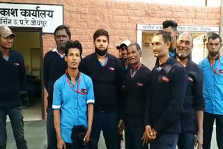 Jodhpur station sweepers boycott work, जोधपुर स्टेशन सफाईकर्मियों ने किया कार्य बहिष्कार