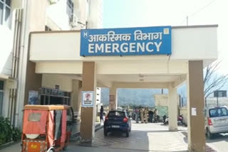 बेस चिकित्सालय में दम तोड़ रहीं इमरजेंसी सेवाएं