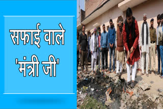 minister-pradyman-singh-tomar-clean-drains-in-bhind