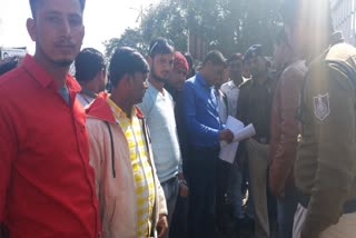 Employment assistants in Katni submitted a memorandum to the deputy collector