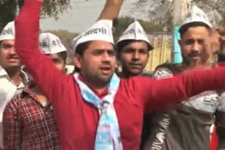 aam admi party workers in jammu celebrated party's Delhi win