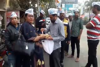 ujjain AAP workers celebrated AAP victory in delhi election