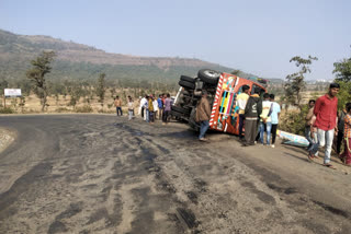 Three accidents on the road connecting Saputara to Wagah, 5 people with minor injuries