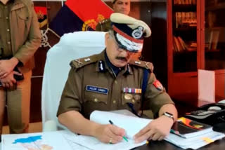 12 chowki in-charge line hazir by police commissioner gautambudhnagar