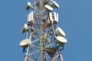 The husband who climbed the cell tower due to his wife in miduthur at karnool