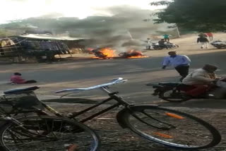 bike set on fire in agar malwa