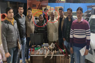 west district police arrest two badmash in delhi