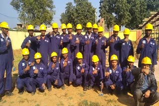 चतराः बेरोजगार युवकों को 'हुनर भी रोजगार भी' के तहत मिल रही प्रशिक्षण