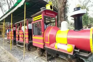 collector-traveled-on-nehru-park-in-toy-train