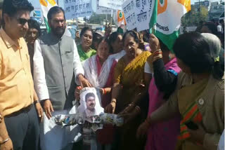 Women's Congress protest against increase in LPG prices