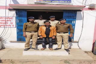 पुलिस के गिरफ्त में आरोपी