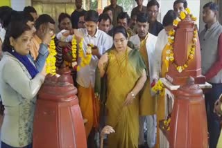 Union Minister of State Devashree Chaudhary worshiped at Pitambara Peeth Temple in datia