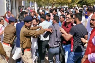 Fierce clash in district panchayat elections congress workers clash with each other