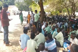 disabled people protest in front of Vilupuram collectorate