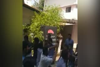 conflict between sfi-ksu students at law college ernakulam  ലോ കോളജില്‍ സംഘര്‍ഷം  എസ്എഫ്ഐ-കെഎസ്‌യു സംഘര്‍ഷം  എസ്എഫ്ഐ  കെഎസ്‌യു  സംഘര്‍ഷം  എറണാകുളം  sfi-ksu students at law college ernakulam  law college ernakulam