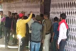 Income tax raid on bullion shops in Indergarh, Datia