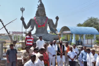 pcc chief uttam visited maha prasthanam in huzurnagar