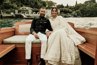 Sonam celebrates Valentine's Day by sharing romantic throwback picture