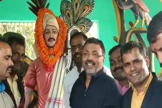 MP Nishikant Dubey bowed to Baijal Baba  On Valentine's Day in godda