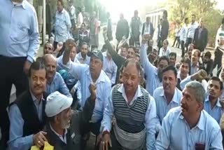 workers-created-uproar-satisfactory-agreement-not-done-even-after-11-months-in-dewas