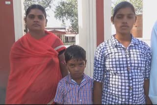 husband-reject-wife-and-dougheter-in-baragarh