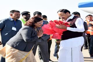 vice-president-venkaiah-naidu-arrives-in-mandla-to-inaugurate-two-day-tribal-festival