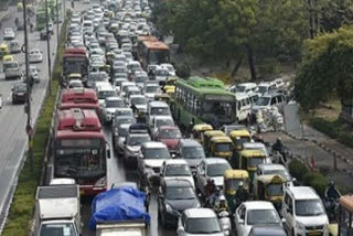 Jam in Dhaula Kuan route from Mayapuri at delhi