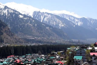 Snowfall in Manali is good for apple crops