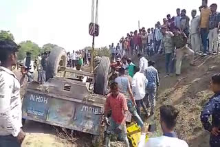 Tractor trolley falls into canal, two killed, two seriously injured