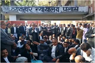 Lawyers created a ruckus in civil court in palamu