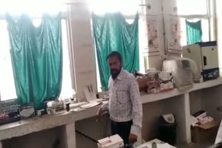 Lab technician is accused of taking bribe in Vidisha