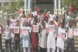 sdpi protest against central government over gas cylinder hike in gulbarga