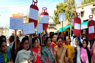 Women congress protests in Guna