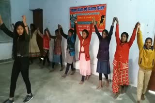 Teach dance to children of Tarang group Birhor tribe in hazaribag