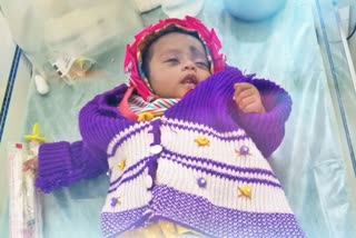 a-mother-left-her-girl-baby-in-the-chinthamani-hospital-ground