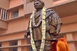 Statue of lakhminath bezbaruah innogurated at assam bhawan Kolkata